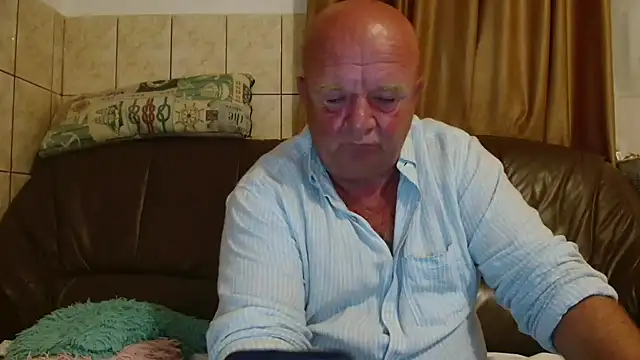 Snapshot of fullballs6 chatting on September 11, 2:10 am fullballs6 online show from September 11, 2:10 am