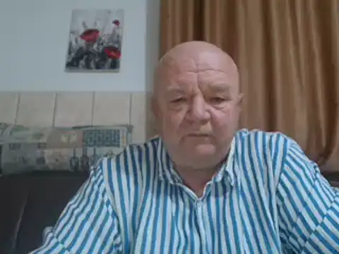 Snapshot of fullballs6 chatting on December 20, 3:25 am fullballs6 online show from December 20, 3:25 am