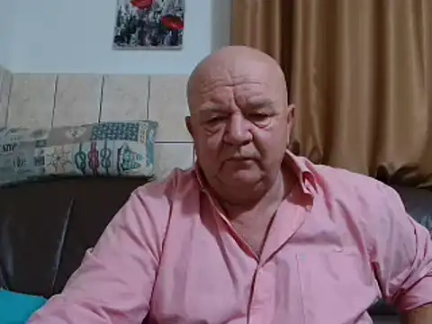 Snapshot of fullballs6 chatting on December 16, 1:53 am fullballs6 online show from December 16, 1:53 am