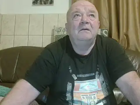 Snapshot of fullballs6 chatting on February 20, 3:01 am fullballs6 online show from February 20, 3:01 am