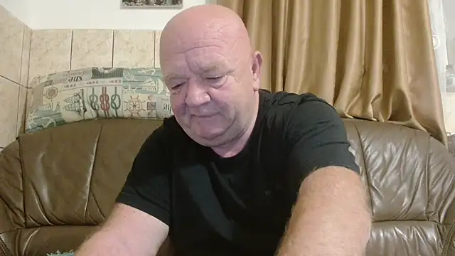 Snapshot of fullballs6 chatting on October 20, 2:37 am fullballs6 online show from October 20, 2:37 am