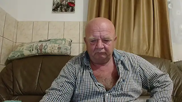 Snapshot of fullballs6 chatting on September 12, 2:11 am fullballs6 online show from September 12, 2:11 am