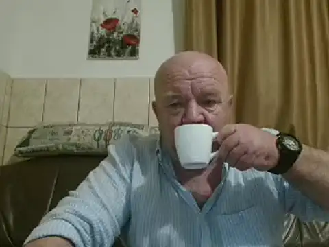 Snapshot of fullballs6 chatting on February 1, 1:02 am fullballs6 online show from February 1, 1:02 am