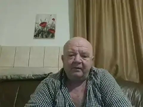 Snapshot of fullballs6 chatting on January 25, 1:21 am fullballs6 online show from January 25, 1:21 am