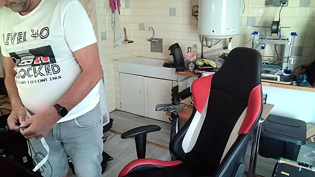 Snapshot of snork80 chatting on September 20, 12:27 pm snork80 online show from September 20, 12:27 pm