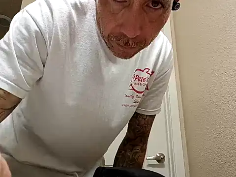 Snapshot of huego79 chatting on October 2, 4:44 pm huego79 online show from October 2, 4:44 pm