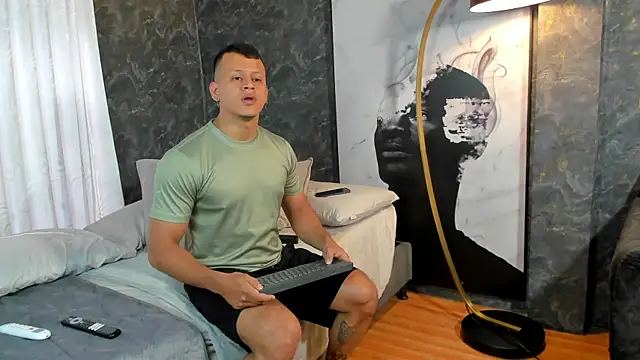 Snapshot of Alex_towers chatting on January 15, 6:40 pm Alex towers online show from January 15, 6:40 pm