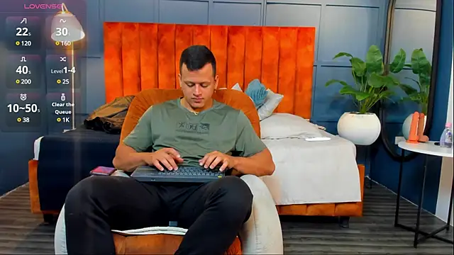 Snapshot of Alex_towers chatting on December 21, 6:55 pm Alex towers online show from December 21, 6:55 pm