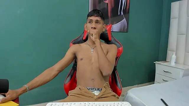 Nick Collins18 online show from February 8, 9:25 pm