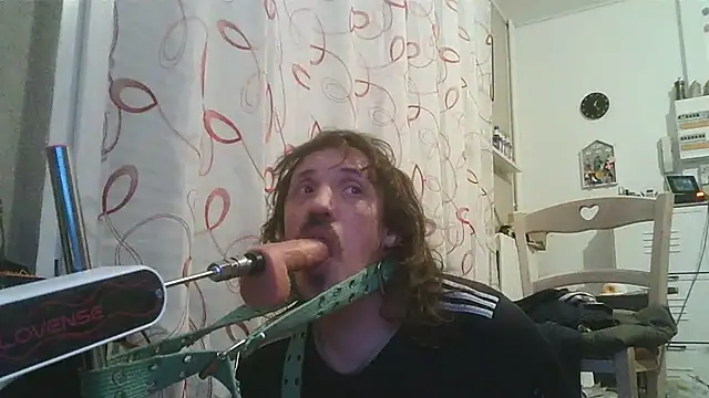 cyril020202 online show from December 15, 11:24 pm