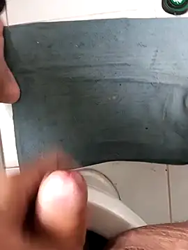 Snapshot of lobomisterioso13 chatting on February 13, 11:39 am lobomisterioso13 online show from February 13, 11:39 am