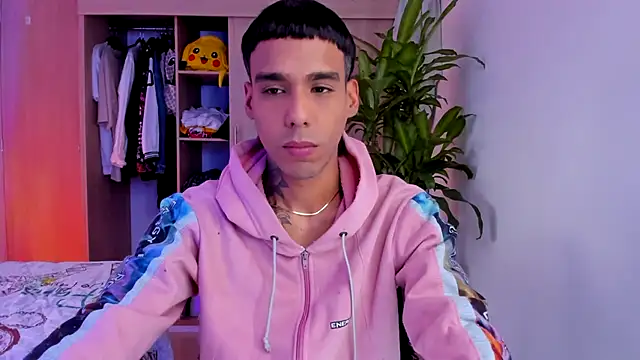 aldrinwhite online show from December 5, 9:11 pm