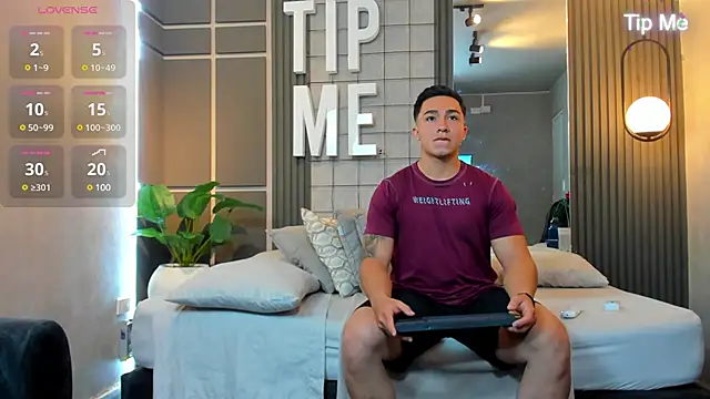 Ryan Hunt online show from December 17, 12:54 pm