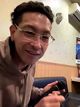 Snapshot of Hideen-real-face chatting on October 30, 7:32 am Hideen-real-face online show from October 30, 7:32 am