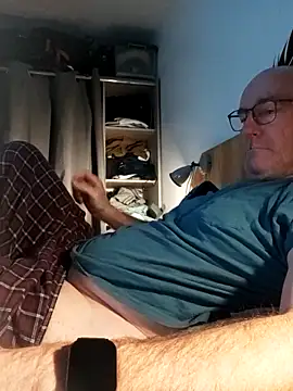 bogland33 online show from February 6, 7:33 pm