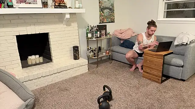 Snapshot of DaddydayDrinkzz chatting on January 13, 6:27 am DaddydayDrinkzz online show from January 13, 6:27 am