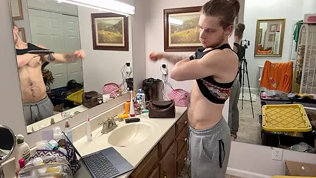 Snapshot of DaddydayDrinkzz chatting on February 9, 5:08 am DaddydayDrinkzz online show from February 9, 5:08 am