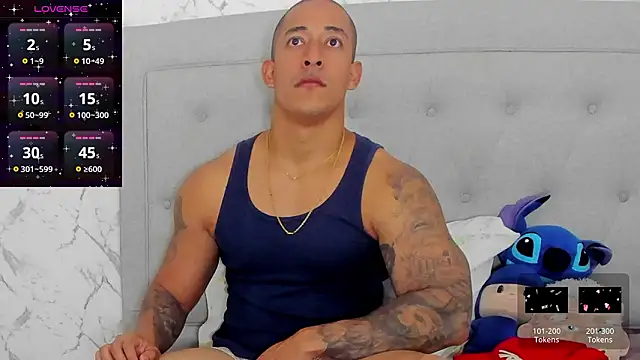 luigiferrara online show from February 15, 8:06 pm