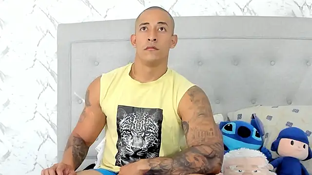 luigiferrara online show from February 4, 8:49 pm