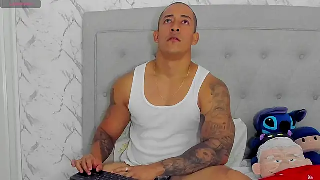 luigiferrara online show from April 14, 9:36 pm