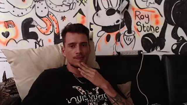 roystonee01 online show from January 31, 9:02 pm