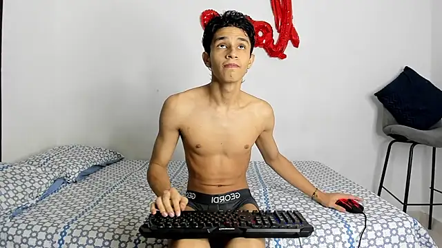 Snapshot of evanscollins chatting on October 10, 4:50 am evanscollins online show from October 10, 4:50 am