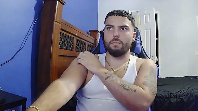 Snapshot of MasterKvn chatting on February 1, 4:03 am MasterKvn online show from February 1, 4:03 am