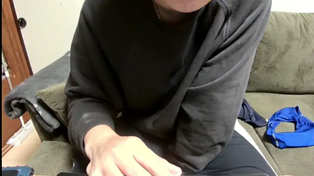 Snapshot of tuki_fu chatting on February 23, 12:00 pm tuki fu online show from February 23, 12:00 pm