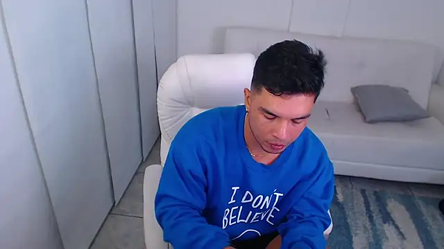 estebandelouis online show from February 17, 3:20 pm