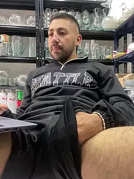 JuanZapata33 online show from December 9, 5:57 pm