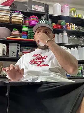 JuanZapata33 online show from January 21, 6:33 pm