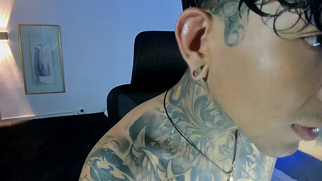 Travistanner 28 online show from November 26, 2:14 am