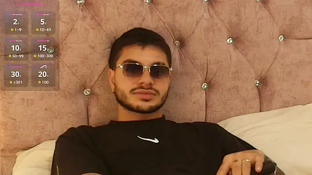 Amadeo Wild online show from April 15, 4:34 am