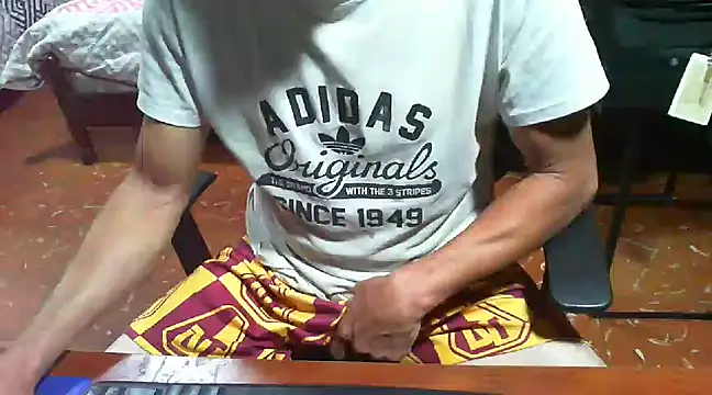 Snapshot of Roberto3102 chatting on December 28, 5:25 pm Roberto3102 online show from December 28, 5:25 pm