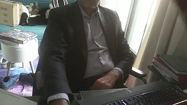 shyfrenchcock1 online show from December 4, 2:13 pm