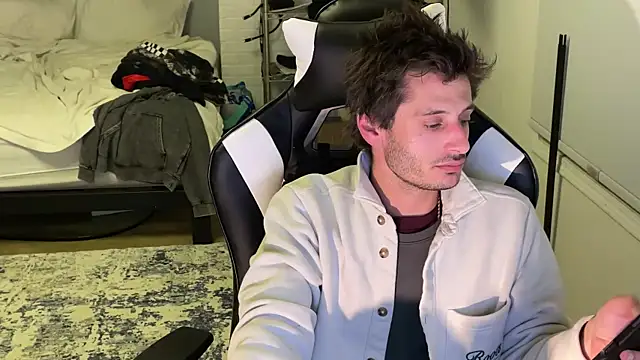 Snapshot of Dylansd chatting on December 23, 6:44 am Dylansd online show from December 23, 6:44 am