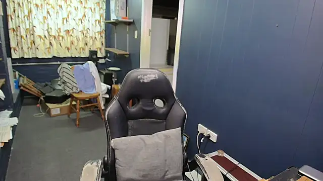 tilobinder online show from April 5, 2:46 pm