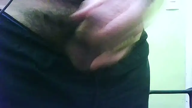 loganwolverine02 online show from April 9, 1:28 pm