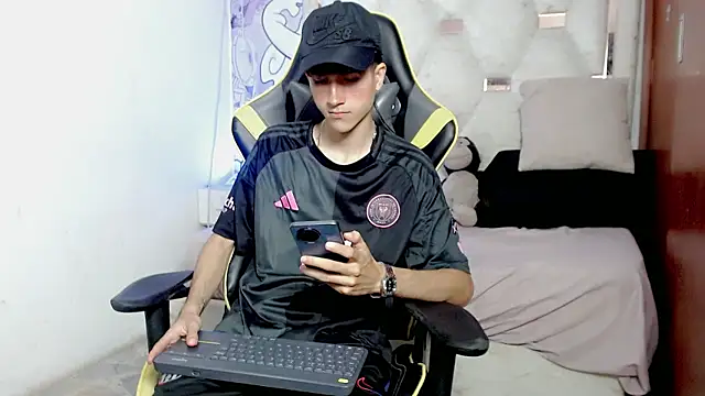 johnny cagee online show from January 13, 3:33 am