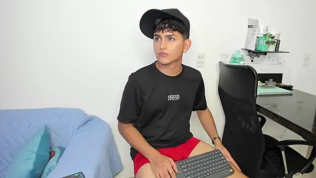 Snapshot of Lyam_ap chatting on February 5, 5:30 am Lyam ap online show from February 5, 5:30 am