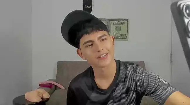 Snapshot of Lyam_ap chatting on January 7, 9:43 am Lyam ap online show from January 7, 9:43 am