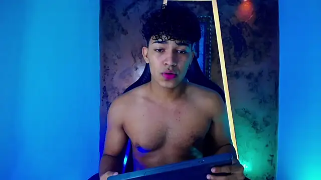 Snapshot of jamescurli_ chatting on March 1, 4:15 am jamescurli  online show from March 1, 4:15 am