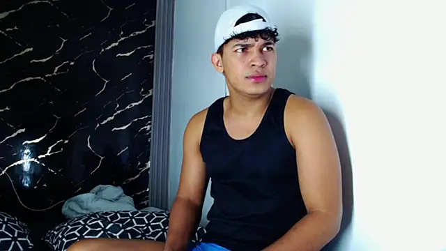 Snapshot of jamescurli_ chatting on September 23, 8:13 am jamescurli  online show from September 23, 8:13 am