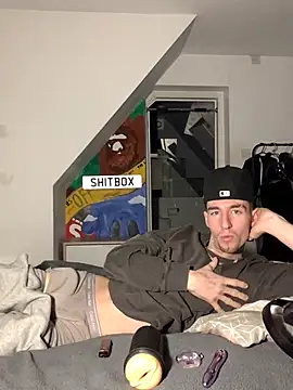 MikesWood21 online show from December 23, 2:13 am