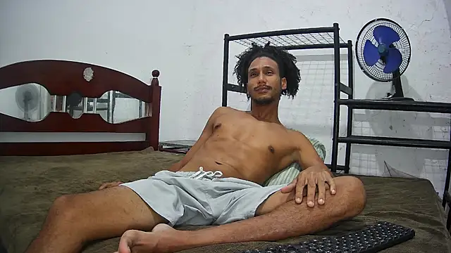 SkinnyLatinMan online show from September 30, 9:40 pm