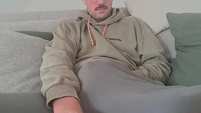 taallguyy 196 online show from September 28, 8:56 am