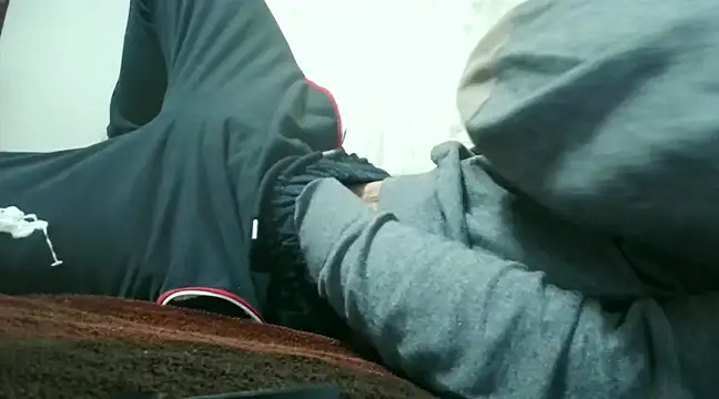 Snapshot of kisandgioni chatting on December 6, 12:16 pm kisandgioni online show from December 6, 12:16 pm