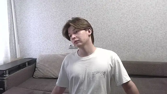 Snapshot of W_N_G_S chatting on October 28, 11:34 am W N G S online show from October 28, 11:34 am