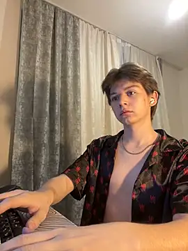 Snapshot of W_N_G_S chatting on January 17, 1:57 am W N G S online show from January 17, 1:57 am