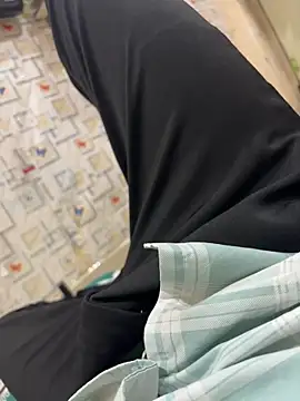 mahiking online show from November 6, 1:25 pm